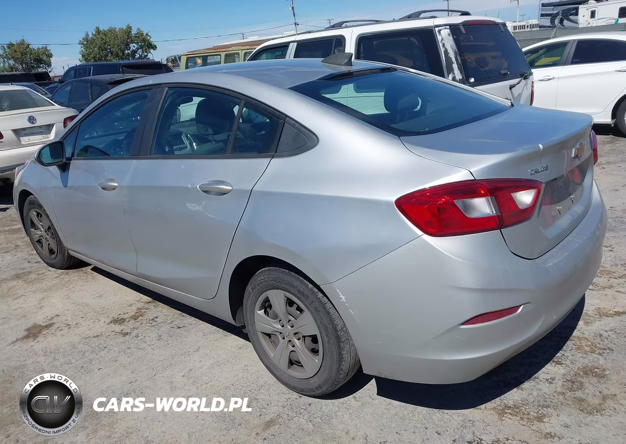 2018 Chevrolet Cruze Ls Auto VIN:1G1BC5SM2J7105539 - 3