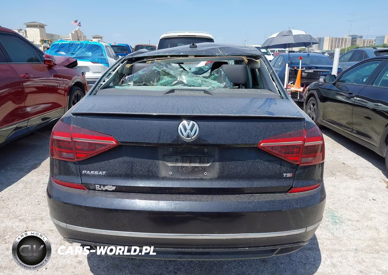 2018 Volkswagen Passat 2.0T R-Line-2.0T S VIN:1VWAA7A33JC015401 - 17