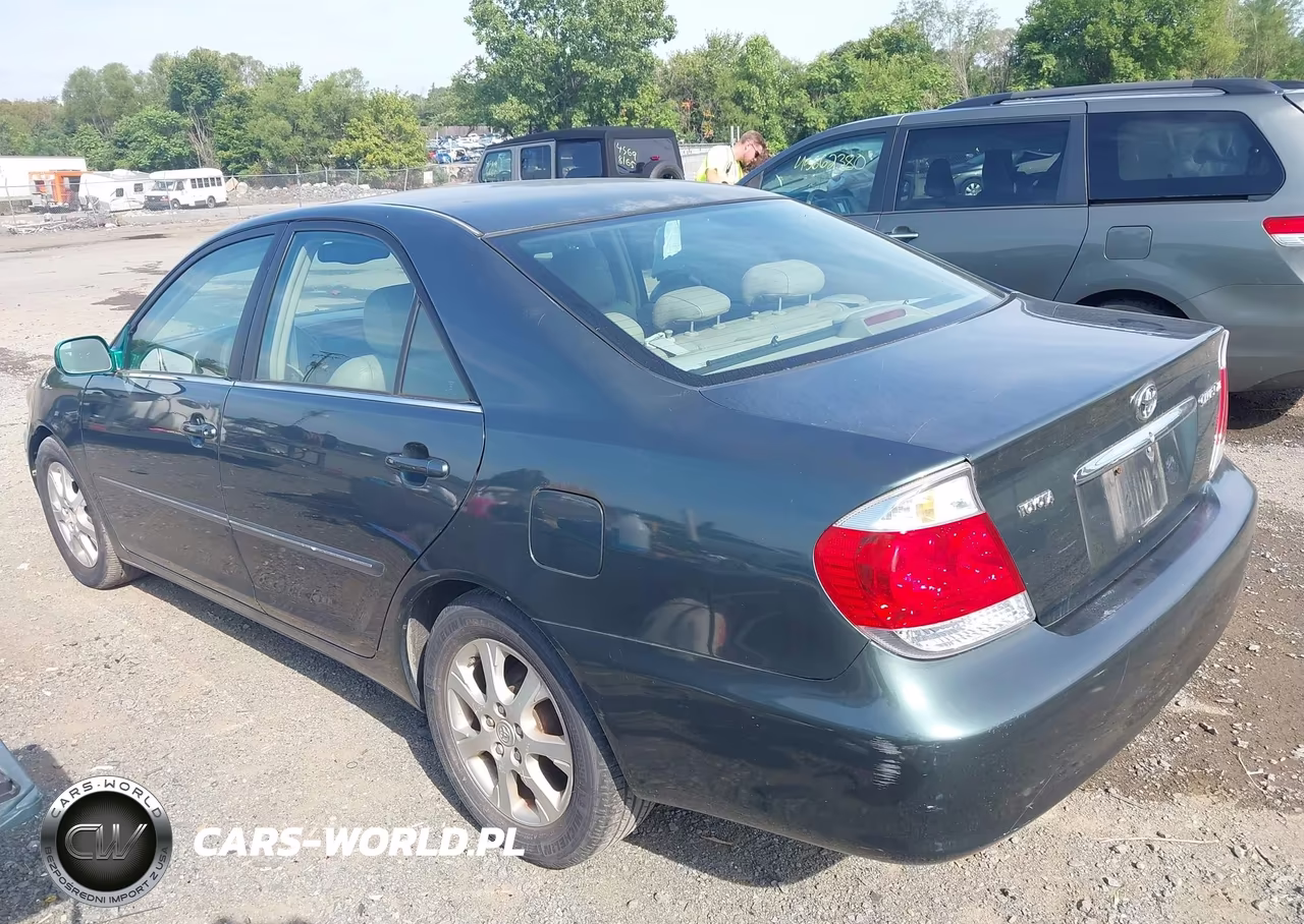 2005 Toyota Camry Xle VIN:4T1BE30K75U412831 - 3