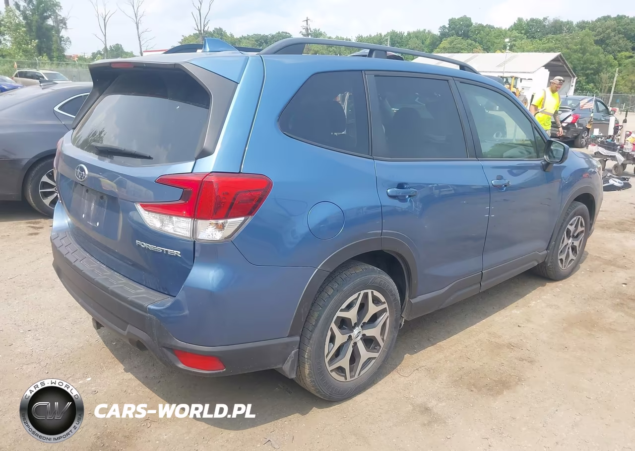2020 Subaru Forester Premium VIN:JF2SKAJC0LH411620 - 4