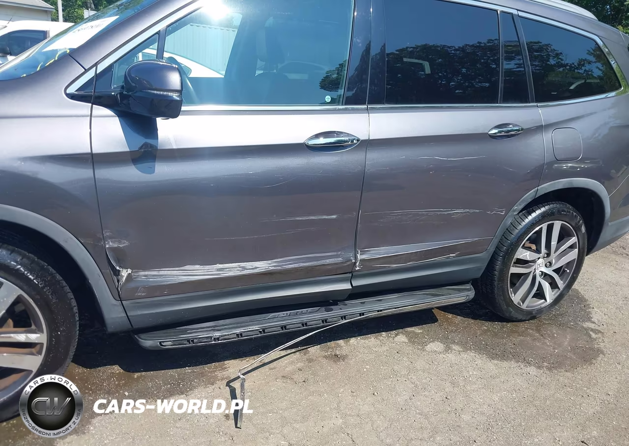 2016 Honda Pilot Touring VIN:5FNYF6H98GB064676 - 6