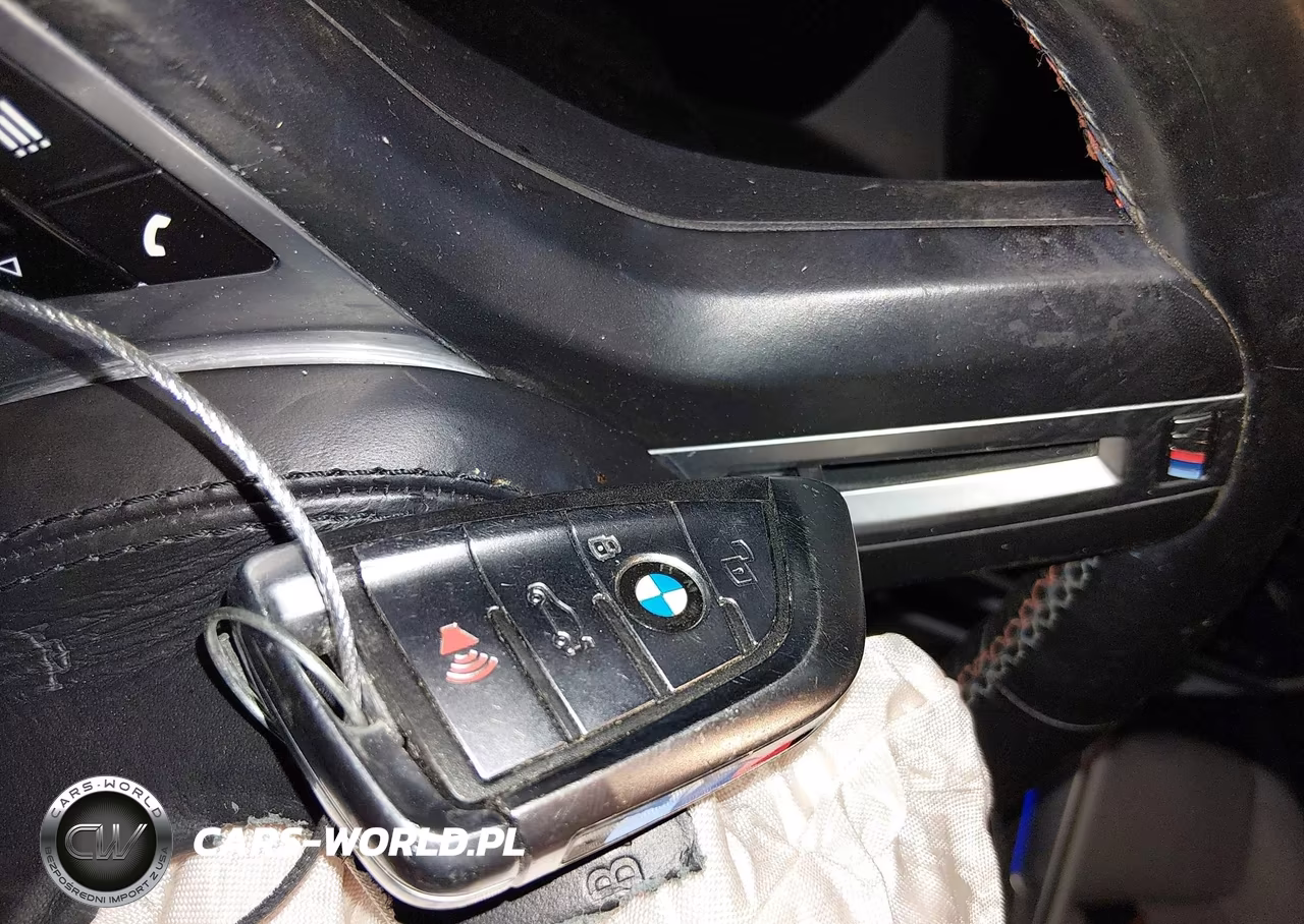 2023 BMW X6 M VIN:5YMCY0C09P9R75112 - 11