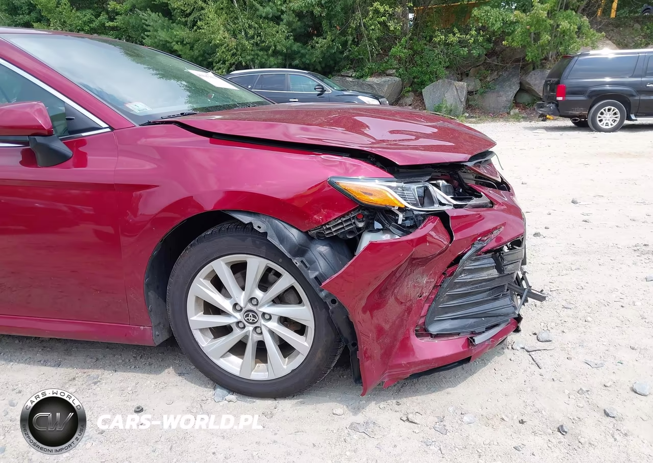 2021 Toyota Camry Le VIN:4T1C11AK8MU601876 - 18