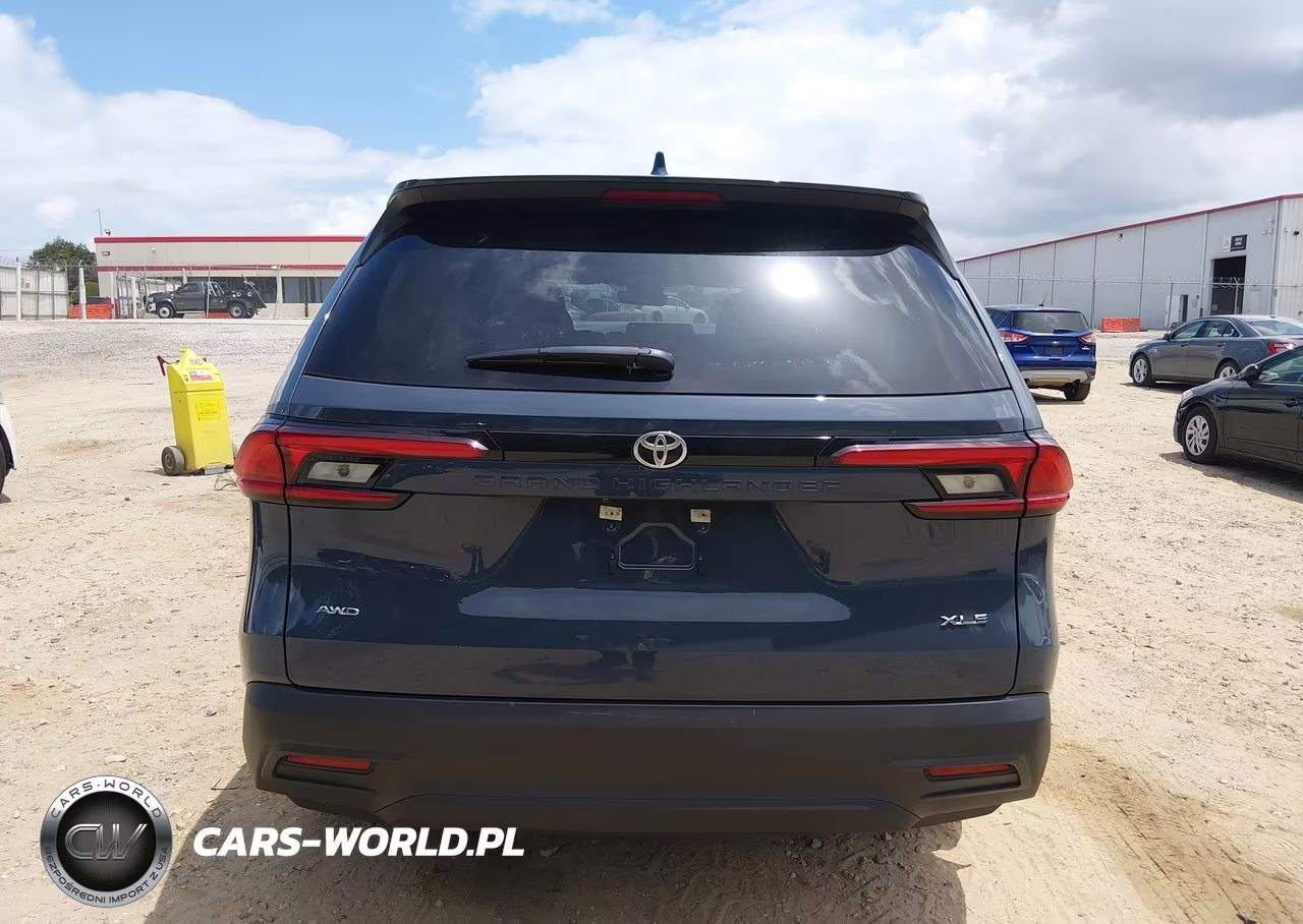 2026 Toyota Grand Highlander Xle VIN:5TDAAAB51TS108502 - 17