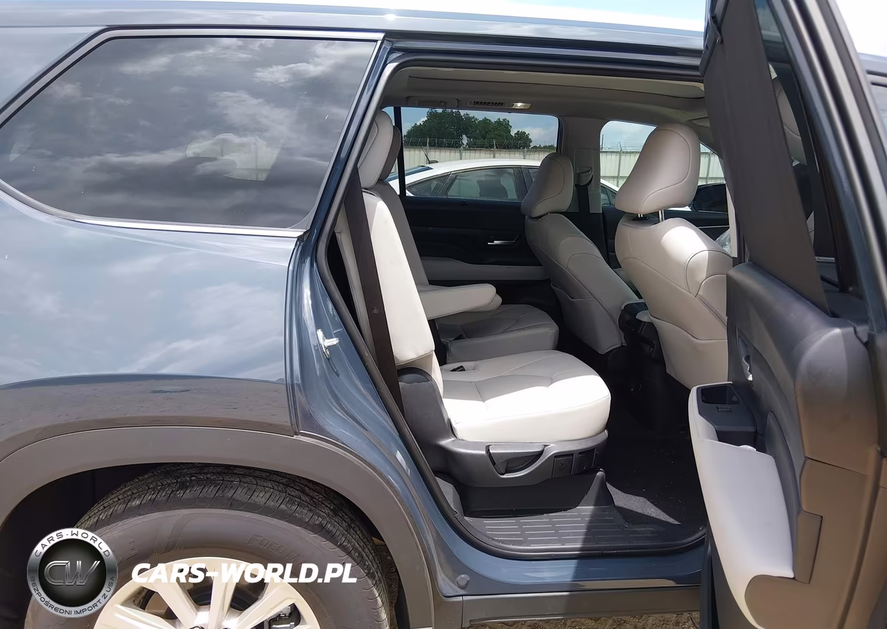 2026 Toyota Grand Highlander Xle VIN:5TDAAAB51TS108502 - 8