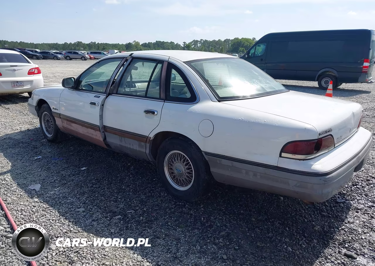1992 Ford Crown Victoria Touring VIN:2FACP75WXNX234787 - 3