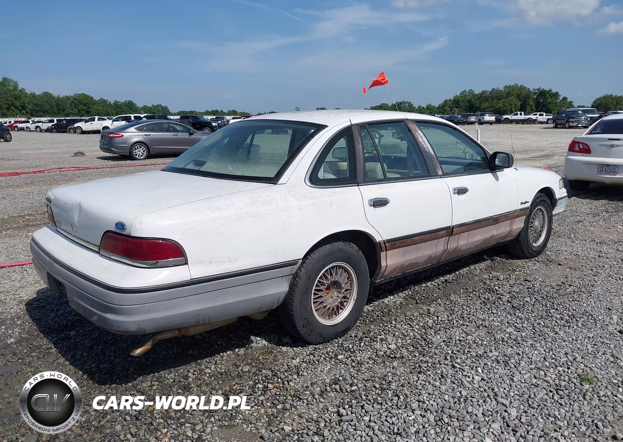1992 Ford Crown Victoria Touring VIN:2FACP75WXNX234787 - 4