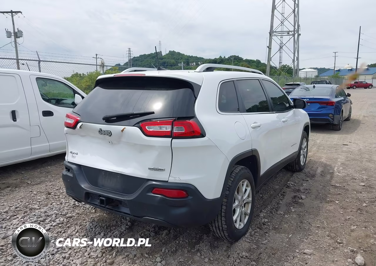 2017 Jeep Cherokee Latitude VIN:1C4PJMCB3HD213934 - 4