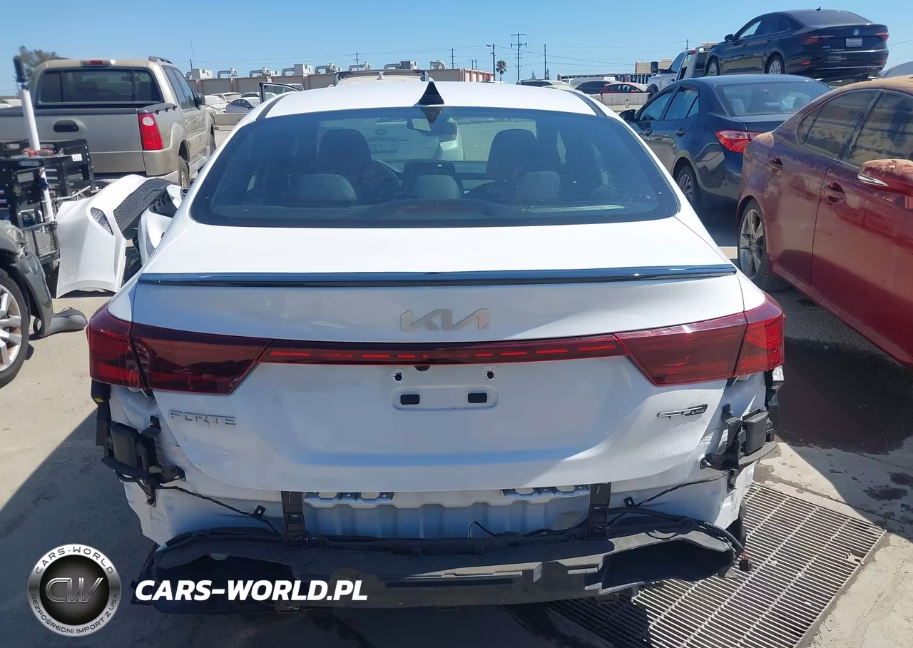 2024 Kia Forte Gt-Line VIN:3KPF54AD8RE840875 - 17
