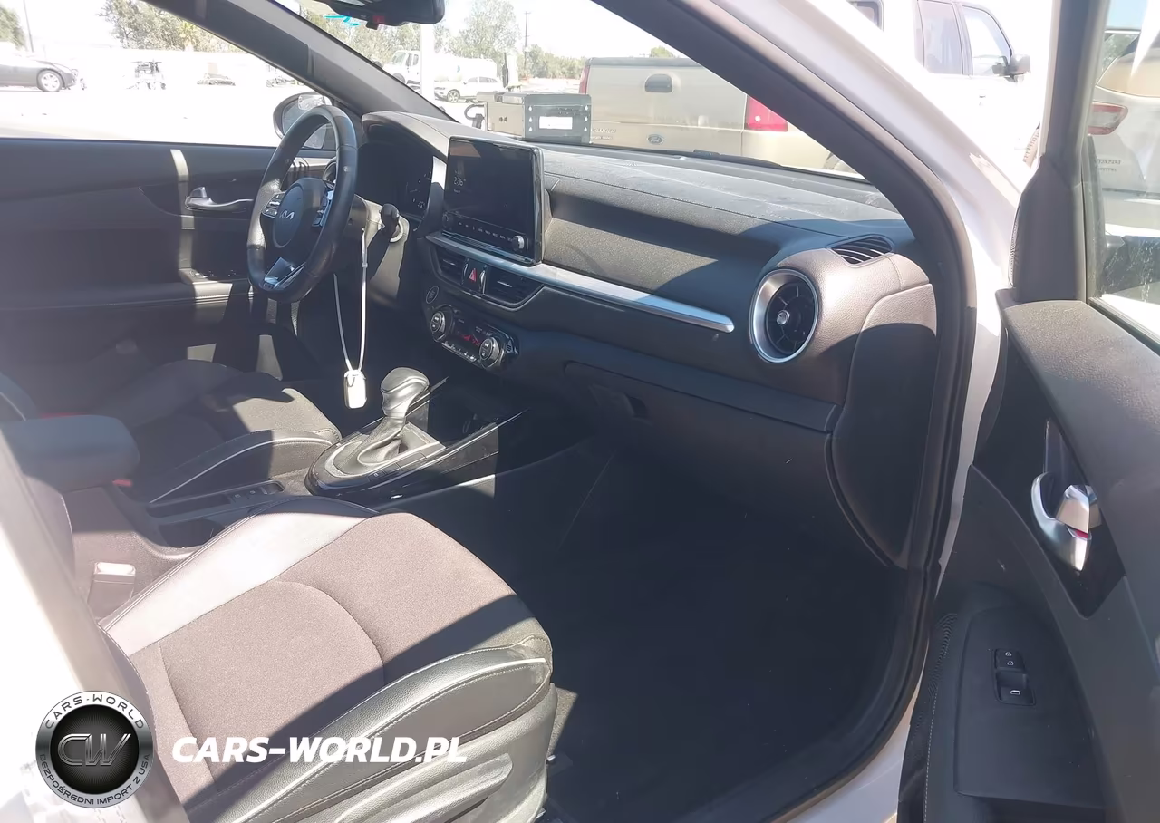 2024 Kia Forte Gt-Line VIN:3KPF54AD8RE840875 - 5