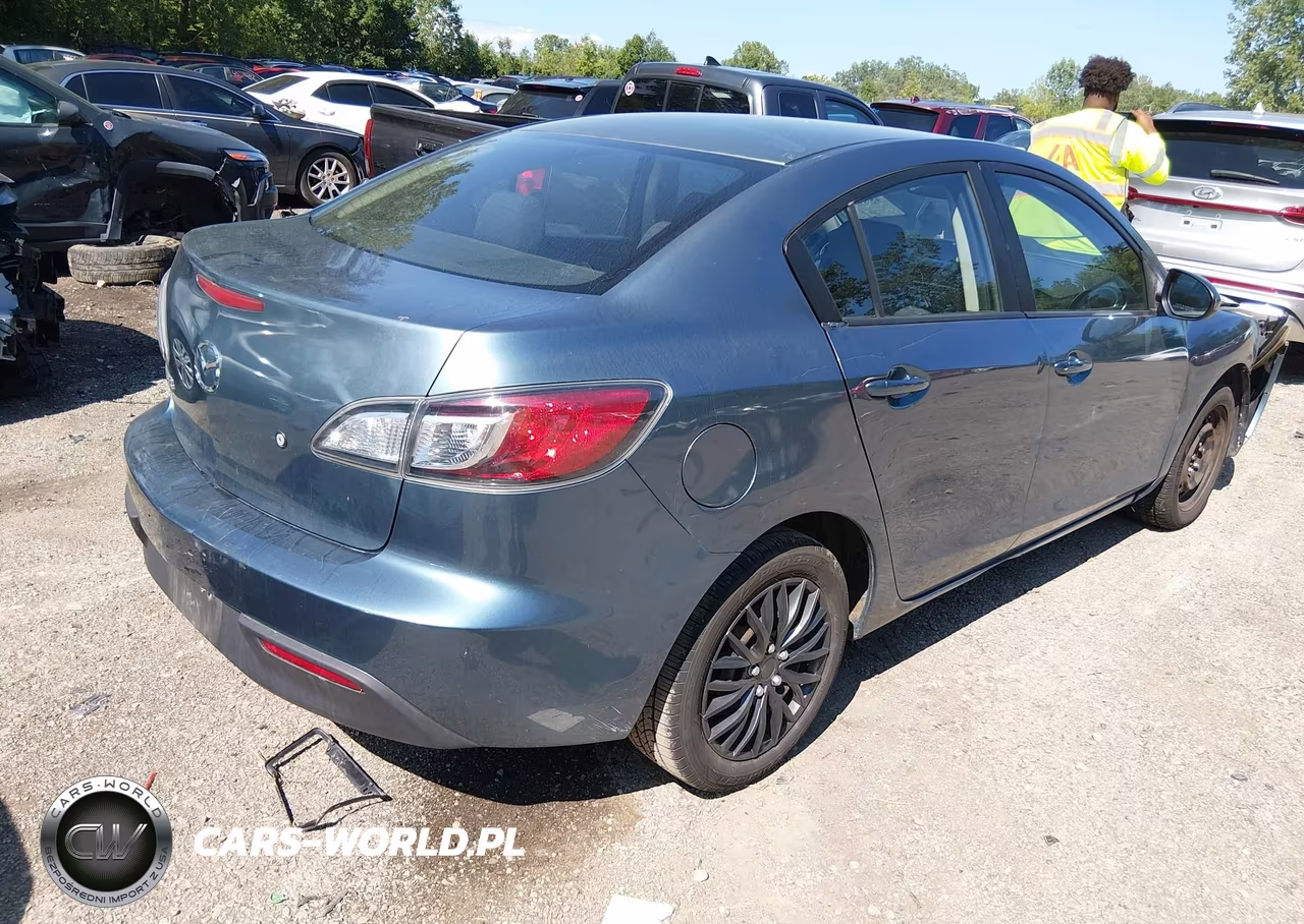 2011 Mazda Mazda3 I Sport VIN:JM1BL1UF7B1404561 - 4