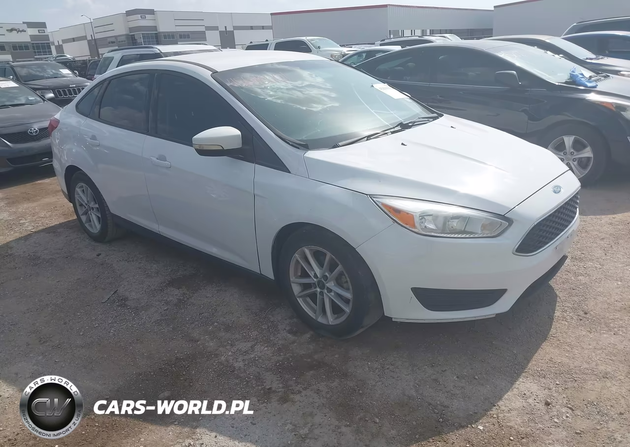 2017 Ford Focus Se VIN:1FADP3F26HL313951 - 1