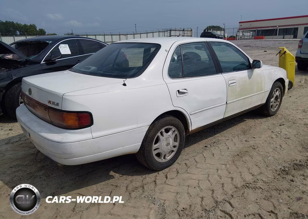1993 Toyota Camry Xle VIN:4T1VK13E9PU050679 - 4