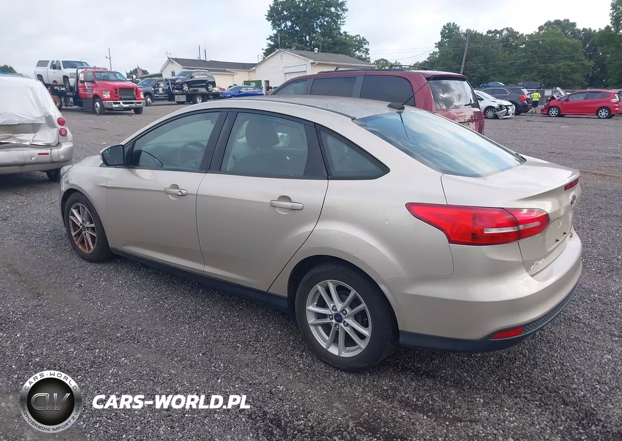 2017 Ford Focus Se VIN:1FADP3F2XHL294112 - 3