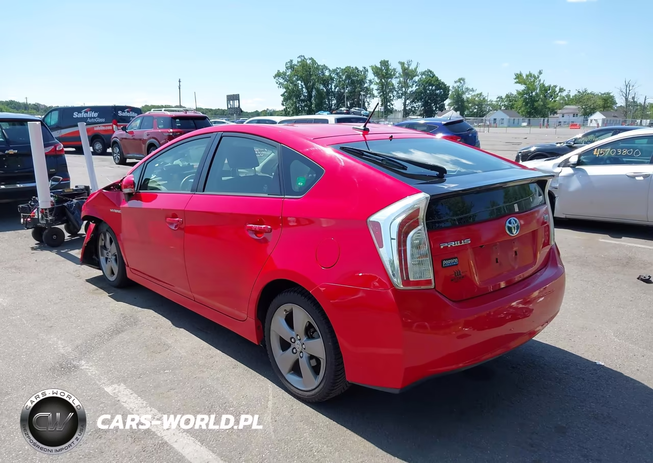 2015 Toyota Prius Persona Series Special Edition VIN:JTDKN3DUXF0424075 - 3