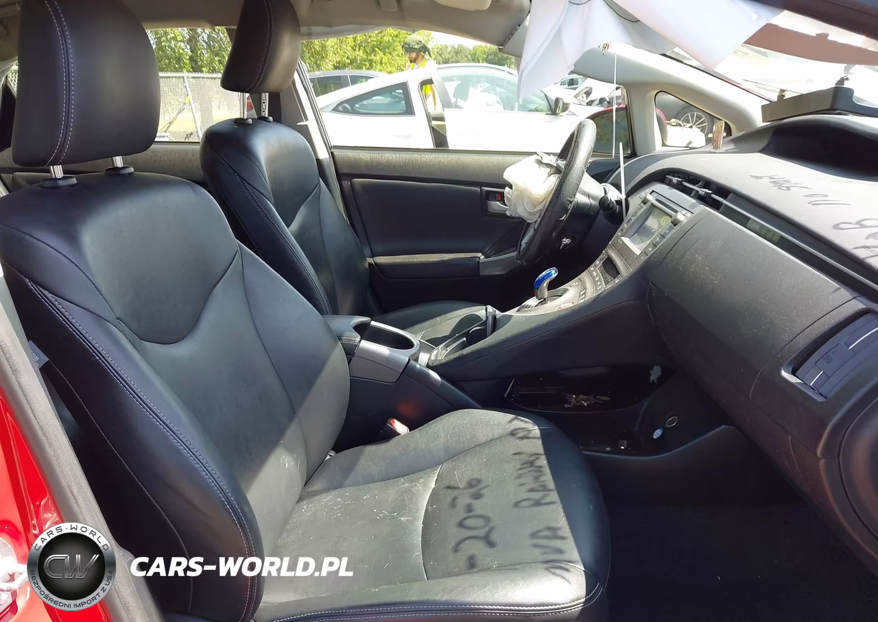 2015 Toyota Prius Persona Series Special Edition VIN:JTDKN3DUXF0424075 - 5