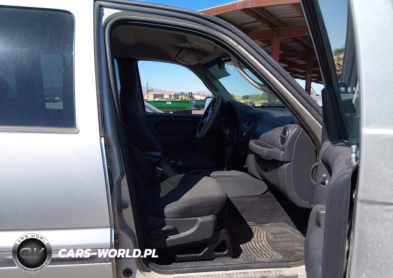 2004 Jeep Liberty Sport VIN:1J4GL48K34W193695 - 5