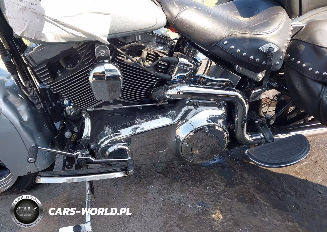 2015 Harley-Davidson Flstc Heritage Softail Classic VIN:1HD1BWV18FB033990 - 8