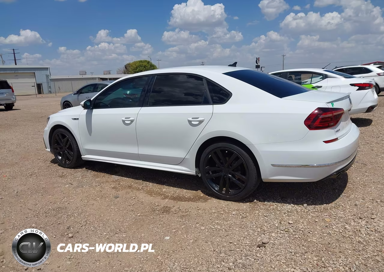 2018 Volkswagen Passat 2.0T R-Line-2.0T S VIN:1VWAA7A37JC014512 - 14