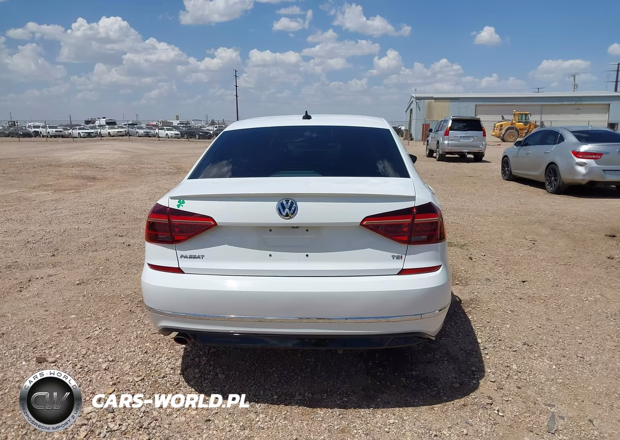 2018 Volkswagen Passat 2.0T R-Line-2.0T S VIN:1VWAA7A37JC014512 - 16