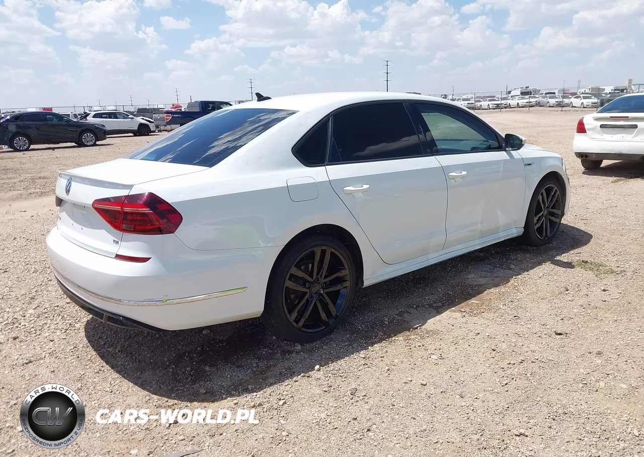 2018 Volkswagen Passat 2.0T R-Line-2.0T S VIN:1VWAA7A37JC014512 - 4