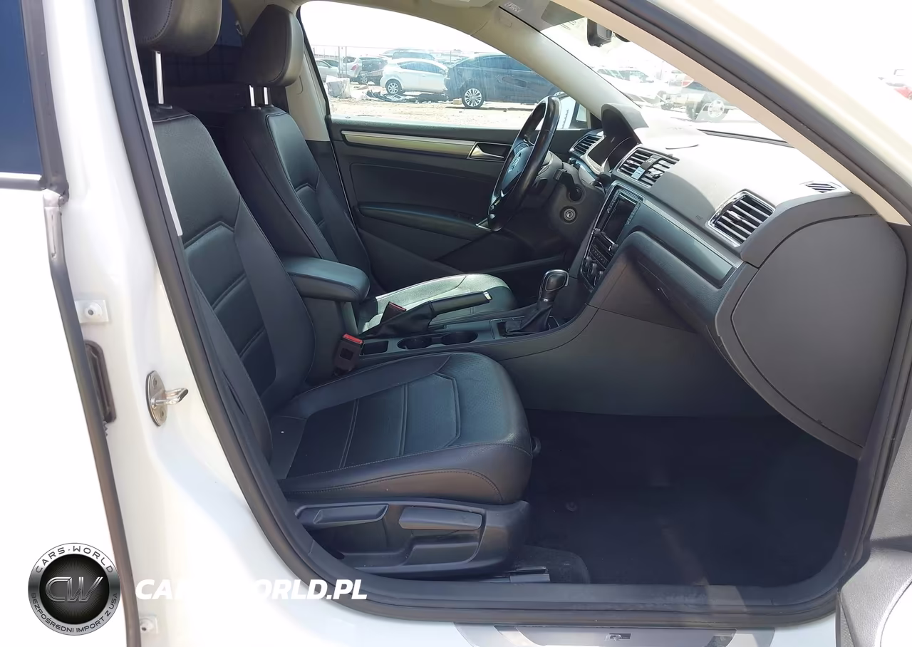 2018 Volkswagen Passat 2.0T R-Line-2.0T S VIN:1VWAA7A37JC014512 - 5