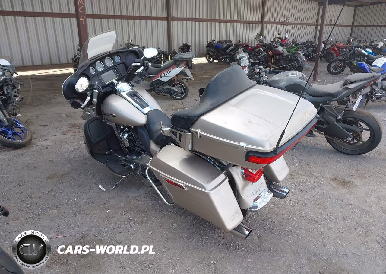 2018 Harley-Davidson Flhtcu Ultra Classic Electra Gld VIN:1HD1FCC12JB610883 - 3