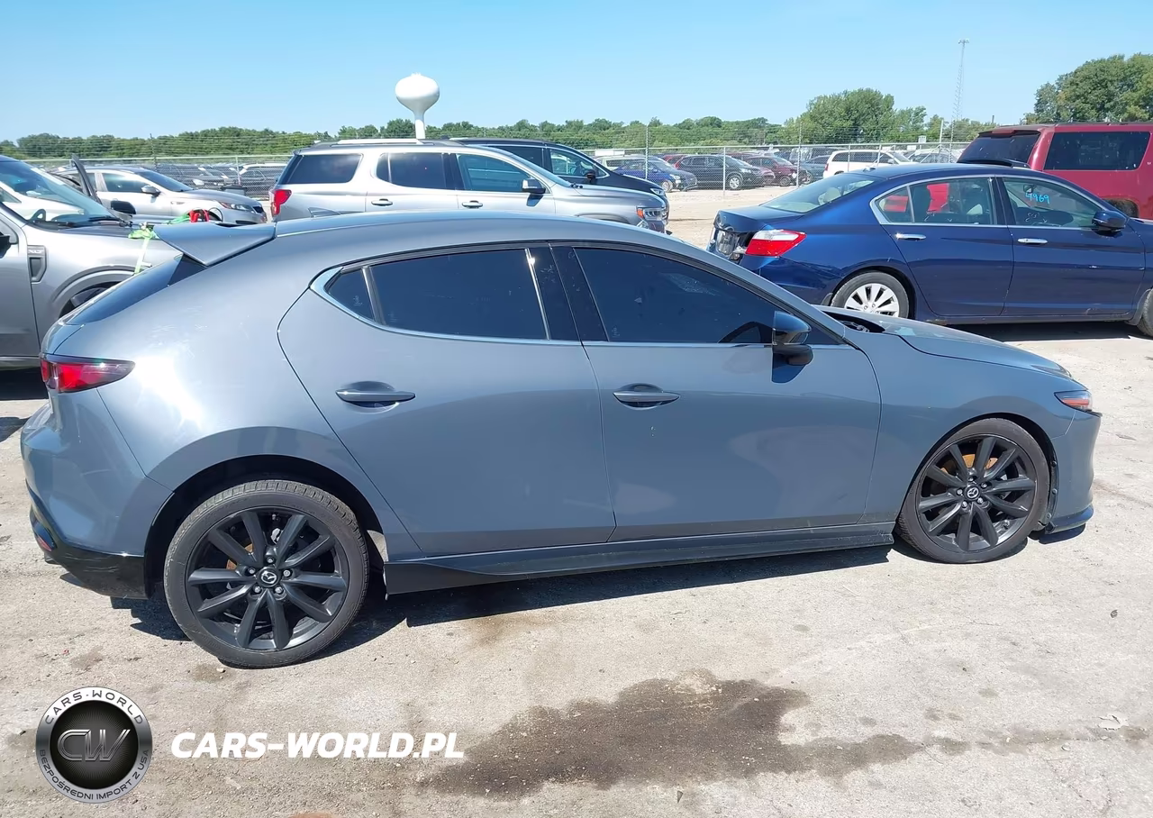 2021 Mazda Mazda3 Premium VIN:JM1BPBML4M1303044 - 13