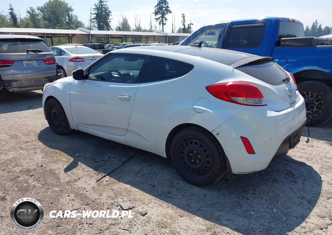 2015 Hyundai Veloster VIN:KMHTC6AD8FU238698 - 3