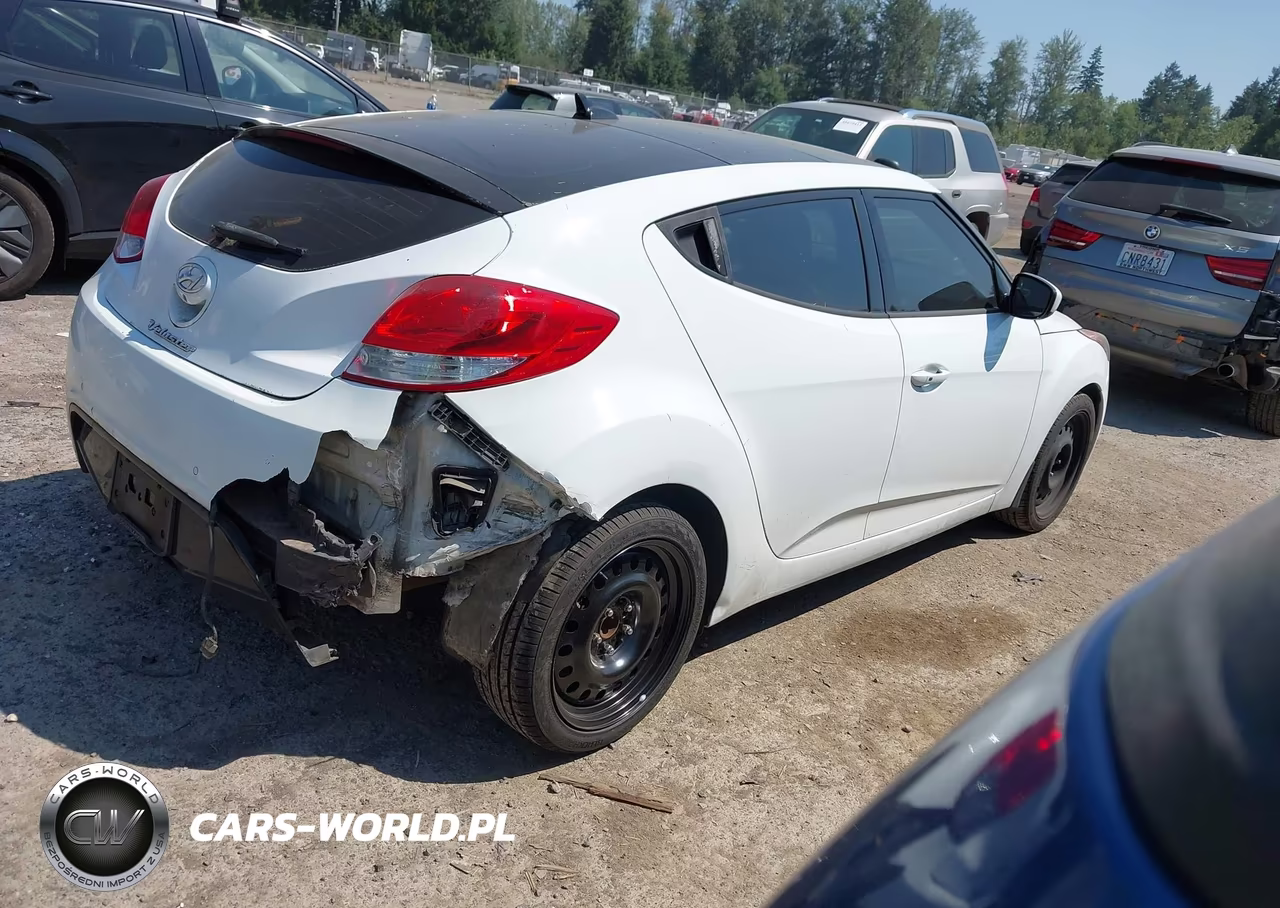 2015 Hyundai Veloster VIN:KMHTC6AD8FU238698 - 4