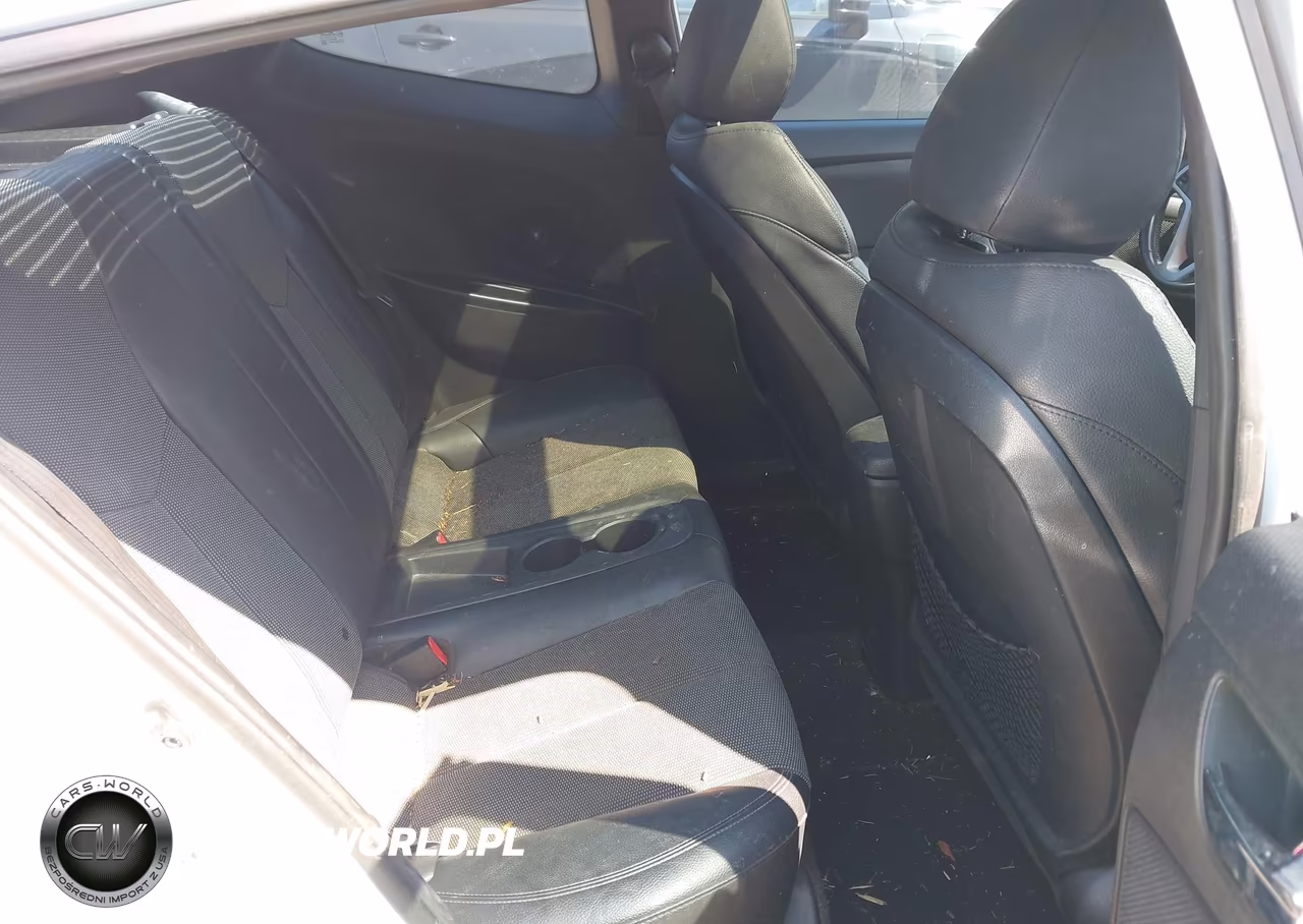 2015 Hyundai Veloster VIN:KMHTC6AD8FU238698 - 8