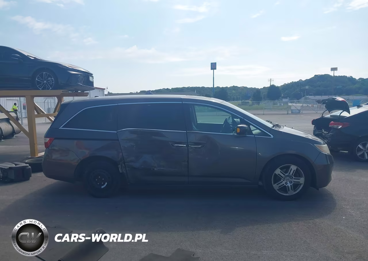 2011 Honda Odyssey Touring-Touring Elite VIN:5FNRL5H96BB092430 - 13
