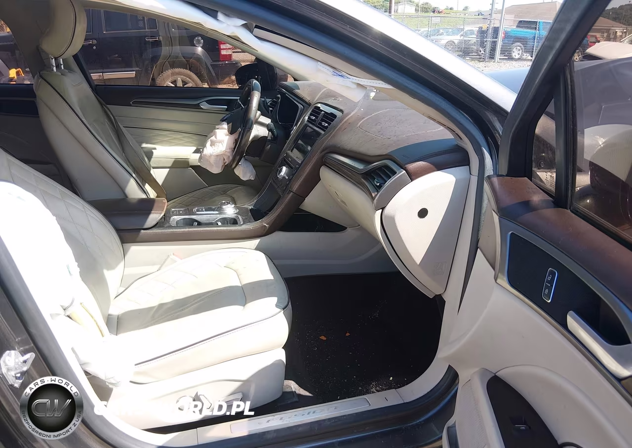 2017 Ford Fusion Platinum VIN:3FA6P0K92HR266719 - 5