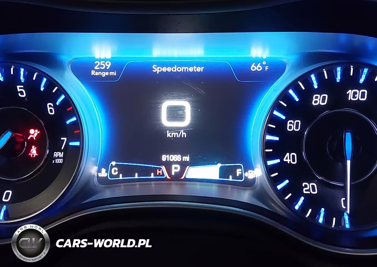 2018 Chrysler 300 Touring L VIN:2C3CCAAG9JH117888 - 16