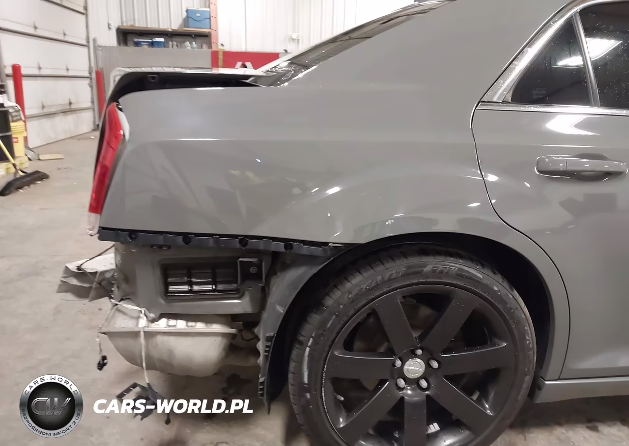 2018 Chrysler 300 Touring L VIN:2C3CCAAG9JH117888 - 18
