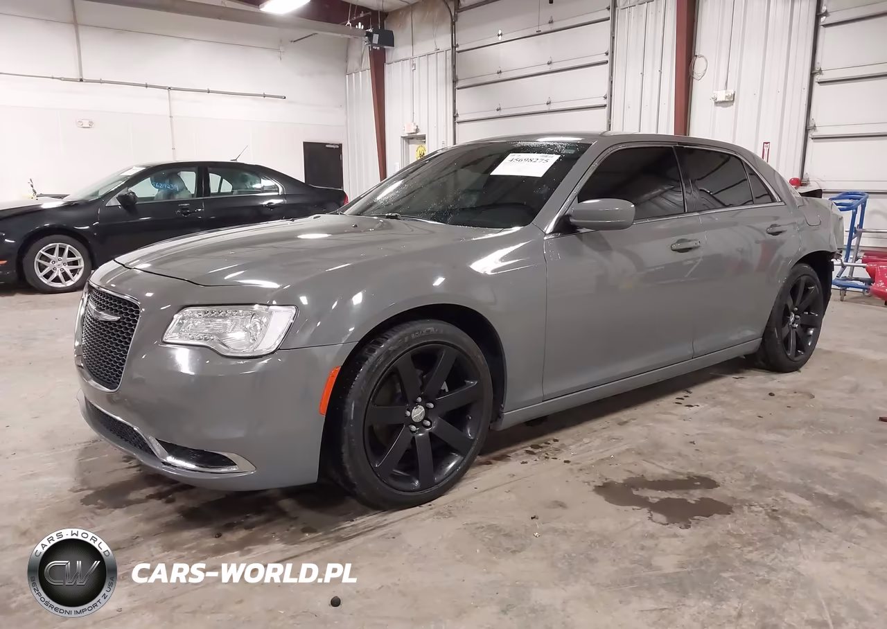 2018 Chrysler 300 Touring L VIN:2C3CCAAG9JH117888 - 2