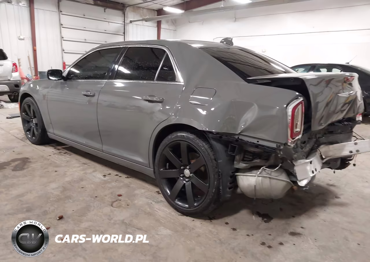 2018 Chrysler 300 Touring L VIN:2C3CCAAG9JH117888 - 3