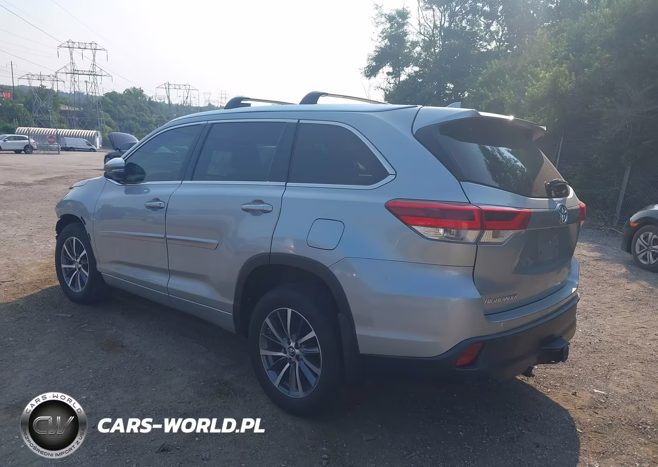 2017 Toyota Highlander Xle VIN:5TDJZRFH8HS400490 - 3