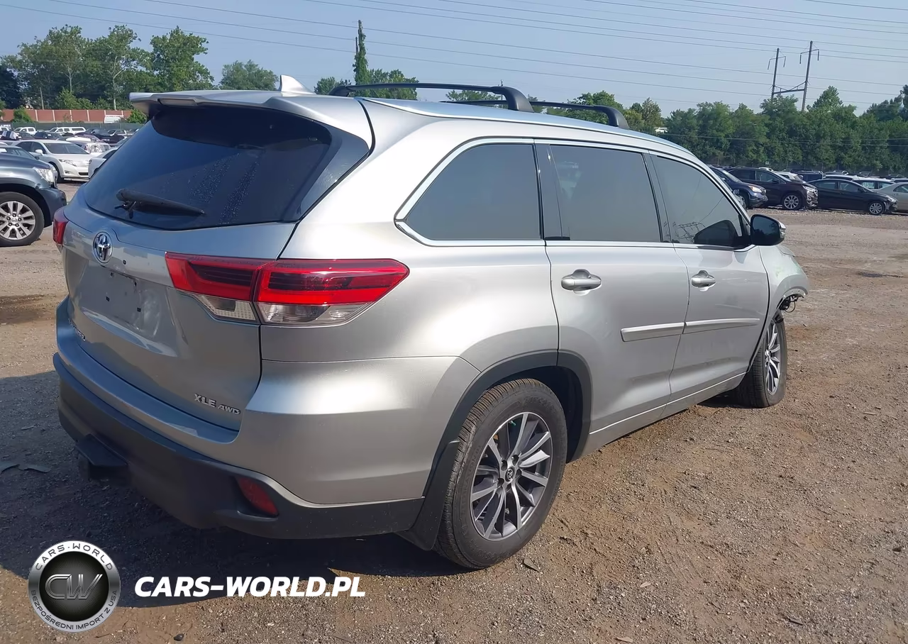 2017 Toyota Highlander Xle VIN:5TDJZRFH8HS400490 - 4