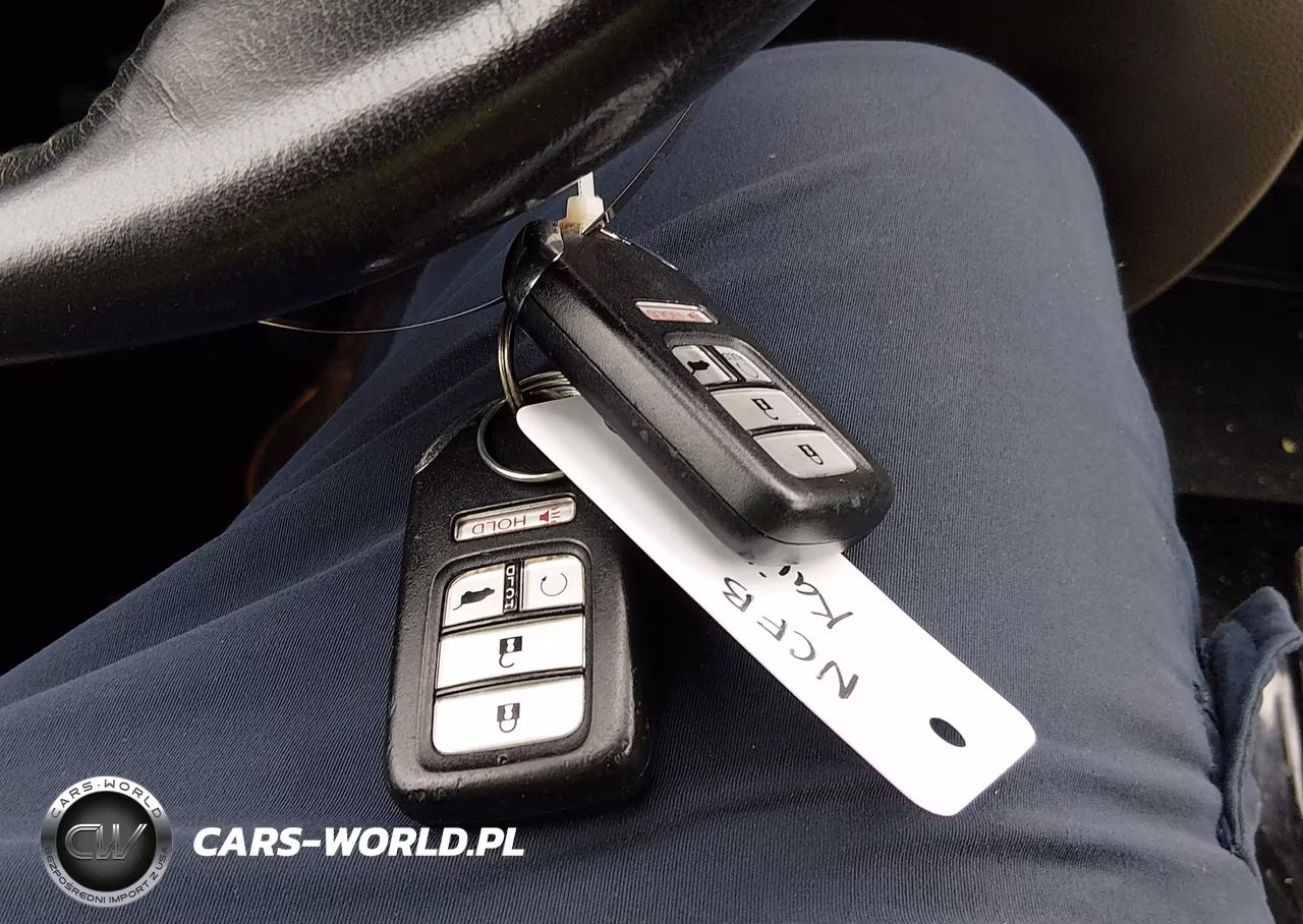 2018 Honda Pilot Touring VIN:5FNYF6H92JB066608 - 11