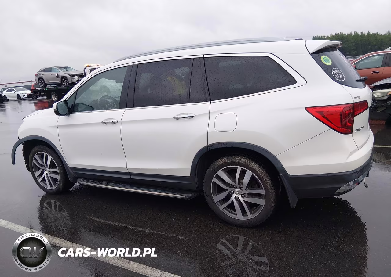2018 Honda Pilot Touring VIN:5FNYF6H92JB066608 - 15