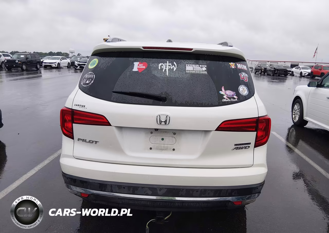 2018 Honda Pilot Touring VIN:5FNYF6H92JB066608 - 17