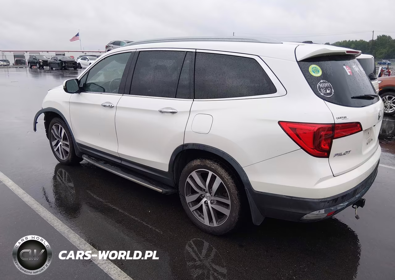 2018 Honda Pilot Touring VIN:5FNYF6H92JB066608 - 3