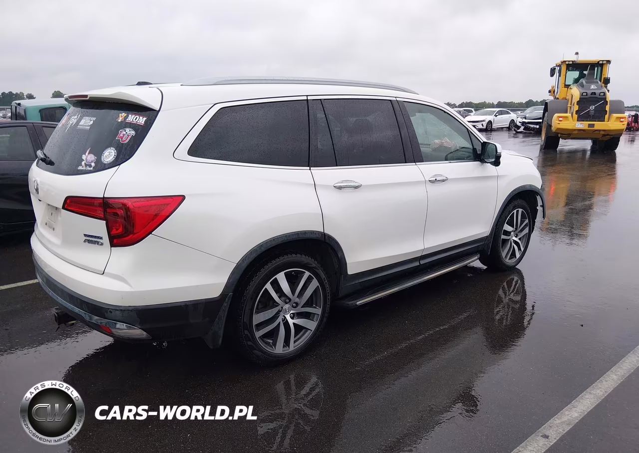 2018 Honda Pilot Touring VIN:5FNYF6H92JB066608 - 4