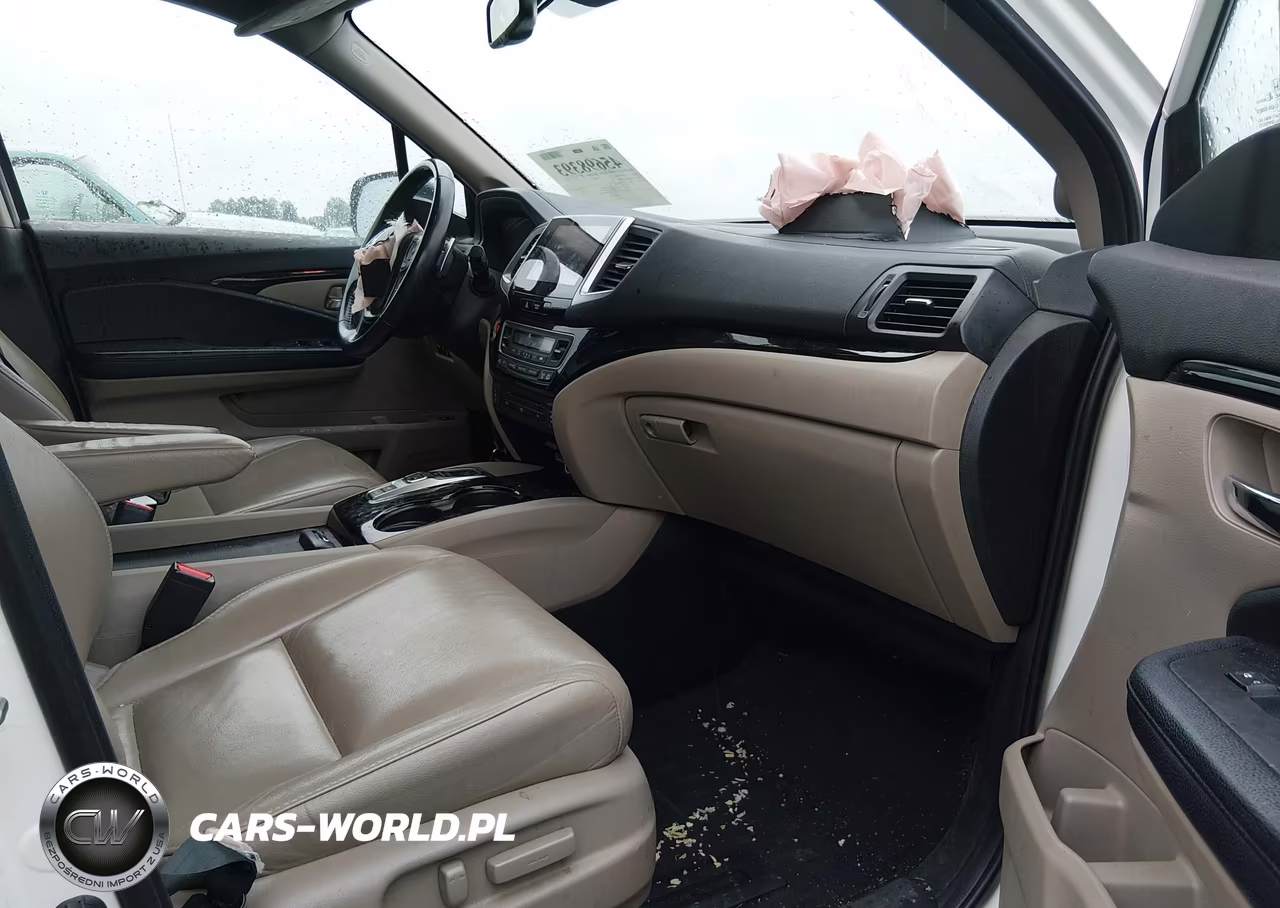 2018 Honda Pilot Touring VIN:5FNYF6H92JB066608 - 5