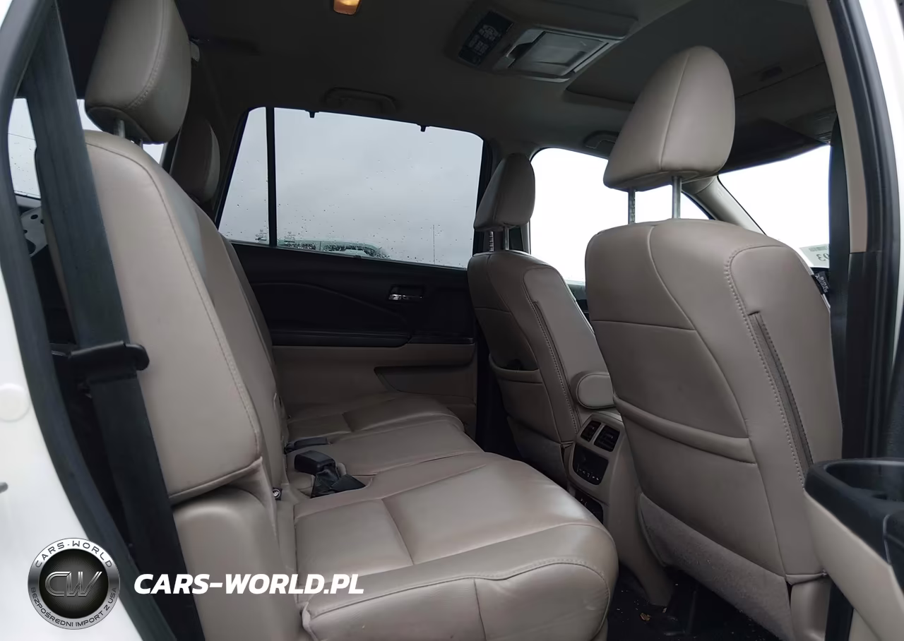 2018 Honda Pilot Touring VIN:5FNYF6H92JB066608 - 8