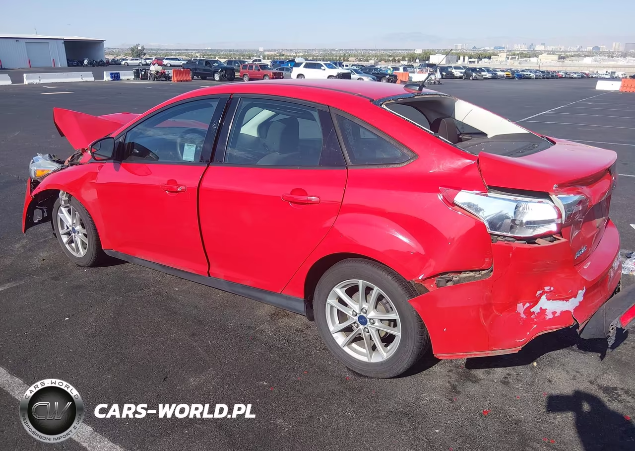2015 Ford Focus Se VIN:1FADP3F26FL282794 - 3