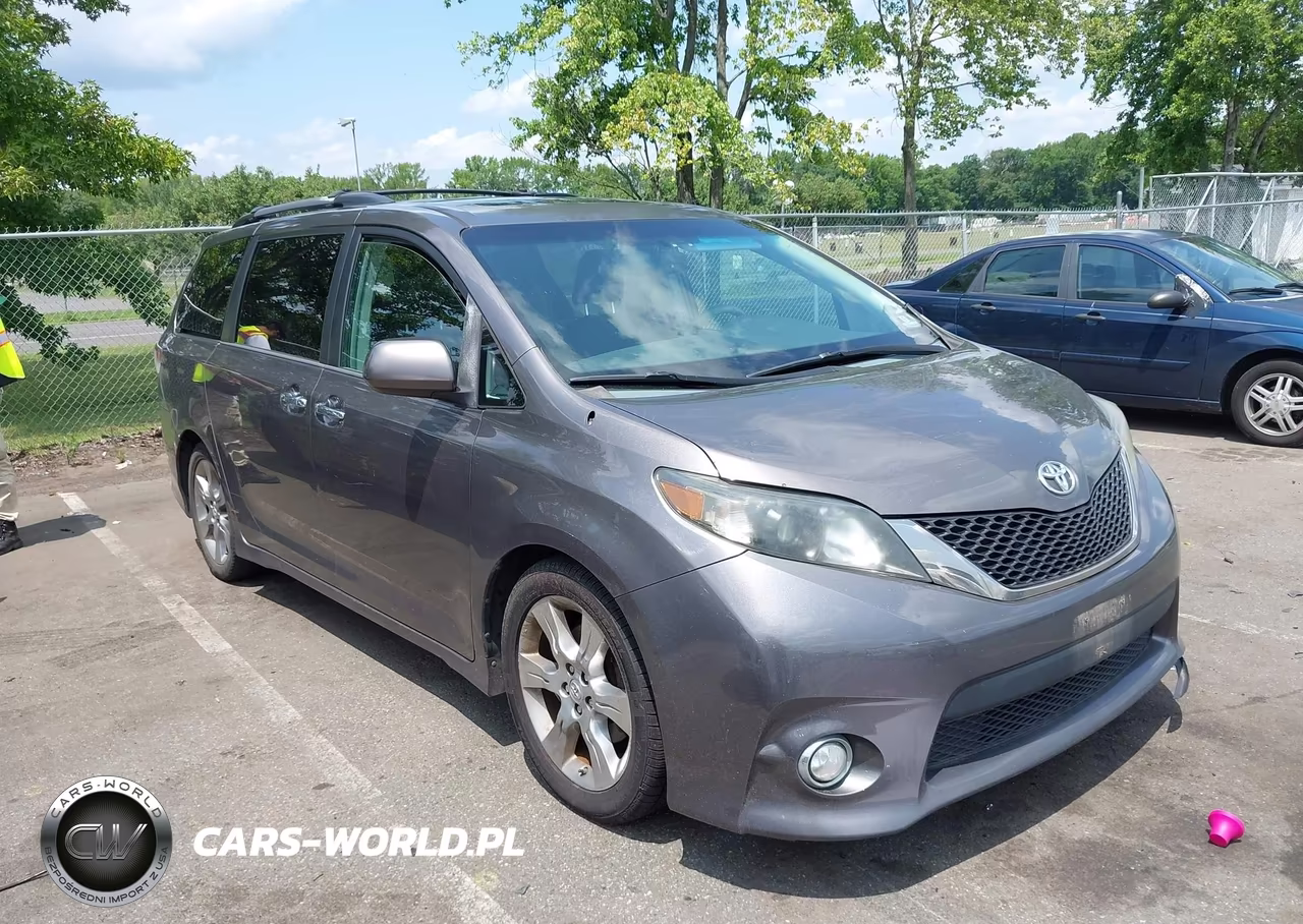 2013 Toyota Sienna Se 8 Passenger VIN:5TDXK3DC9DS353788 - 1