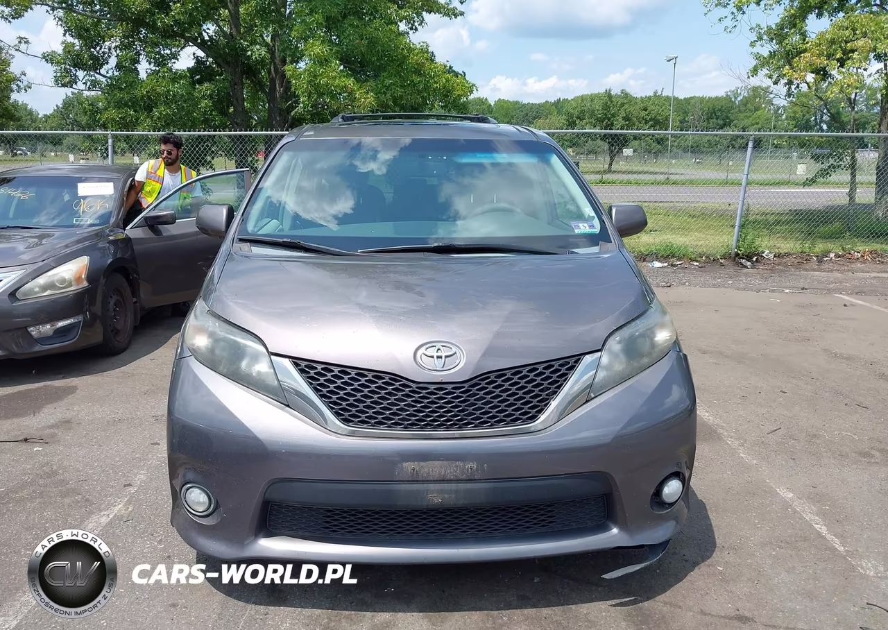 2013 Toyota Sienna Se 8 Passenger VIN:5TDXK3DC9DS353788 - 12