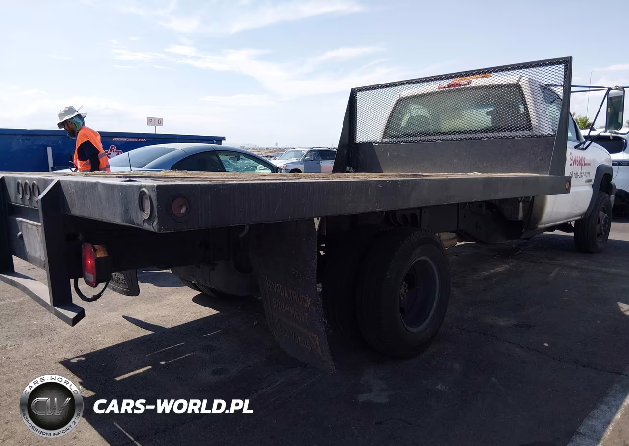 2004 Chevrolet Silverado 3500 Chassis Work Truck VIN:1GBJC34U24E342752 - 4